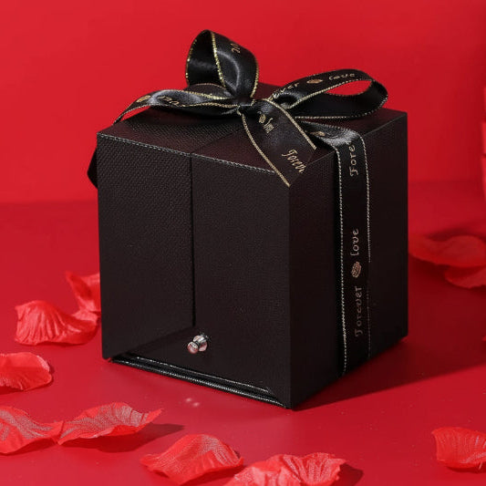 Dla Niej – Naszyjnik Serce z Wieczną Różą, Prezent który Mówi „Kocham”